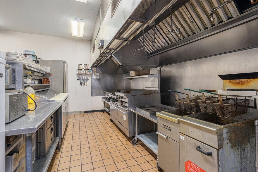 More Photos Of 6225 W D Ave, Kalamazoo Restaurant For Sale