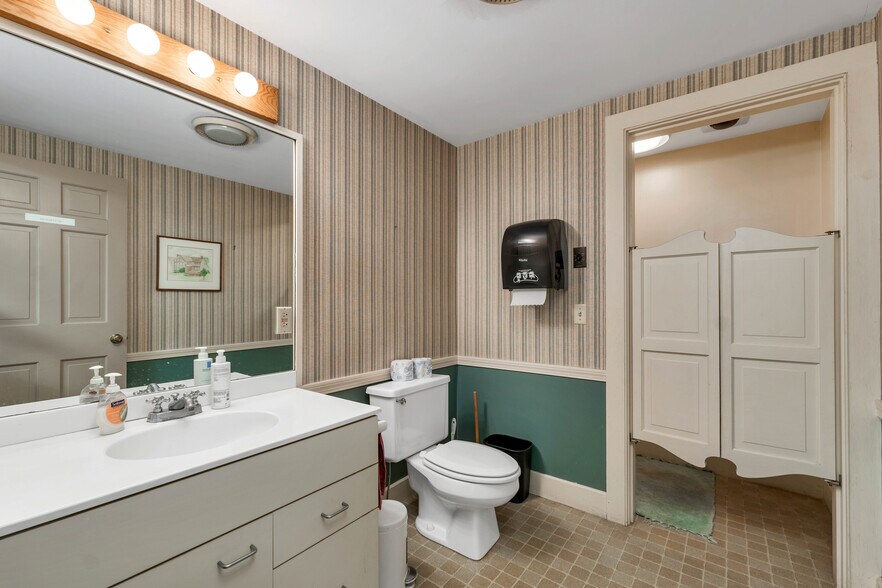 More Photos Of 68 Lyme Rd, Hanover Office Residential For Sale