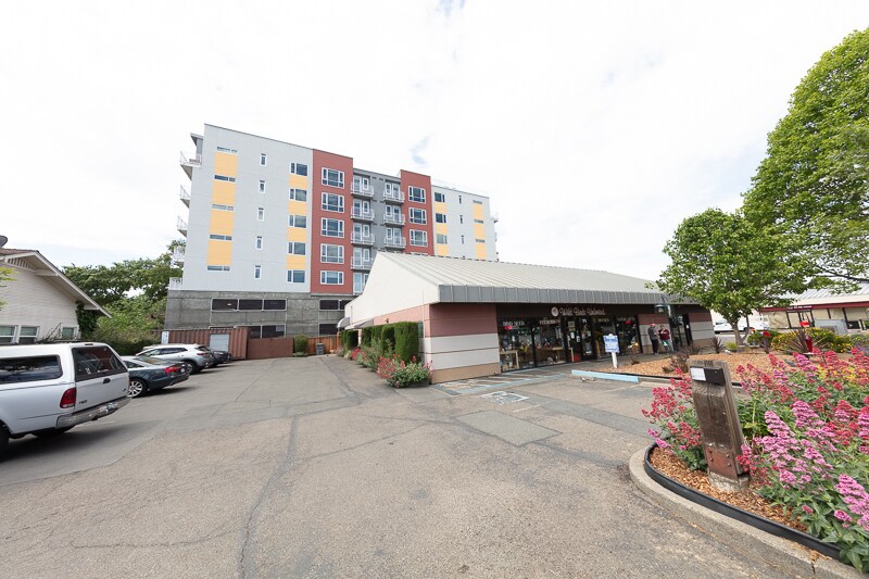 More Photos Of 900 4th St, Santa Rosa General Retail For Lease
