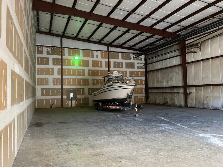 More Photos Of 381 Old Falmouth Rd, Marstons Mills Warehouse For Lease