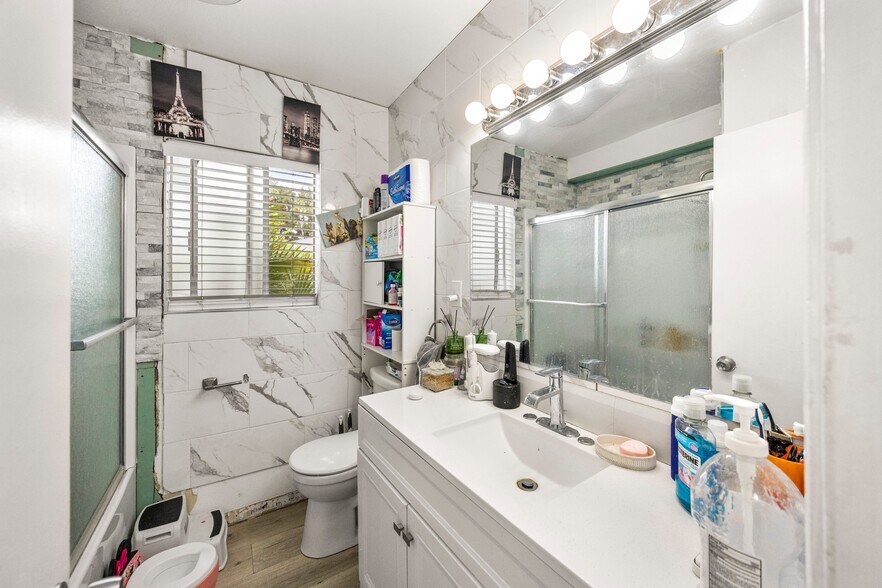 More Photos Of 1005 E Harding St, Long Beach Apartments For Sale