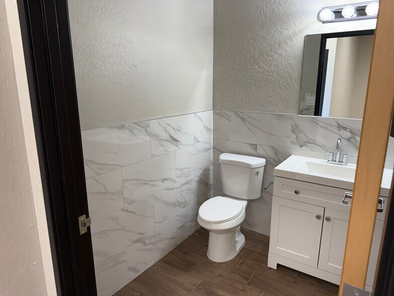 More Photos Of 7655 E Redfield Rd, Scottsdale Light Distribution For Lease