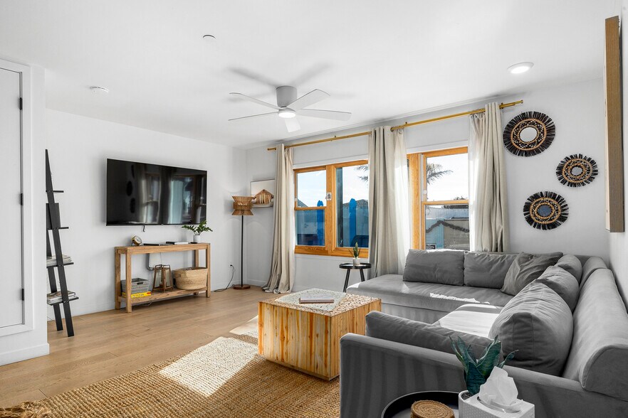 More Photos Of 208-210 Capitola Ave, Capitola Storefront Retail Residential For Sale