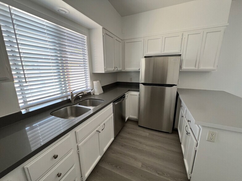 More Photos Of 1837 18th St, Santa Monica Apartments For Sale