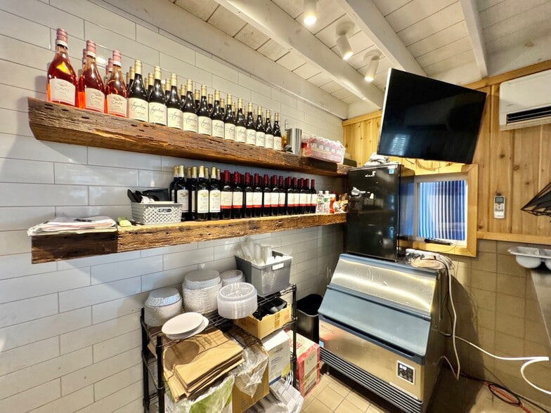 More Photos Of 4257 Austin Blvd, Island Park General Retail For Sale