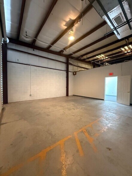 More Photos Of 8251-8259 Blaikie Ct, Sarasota Light Manufacturing For Lease