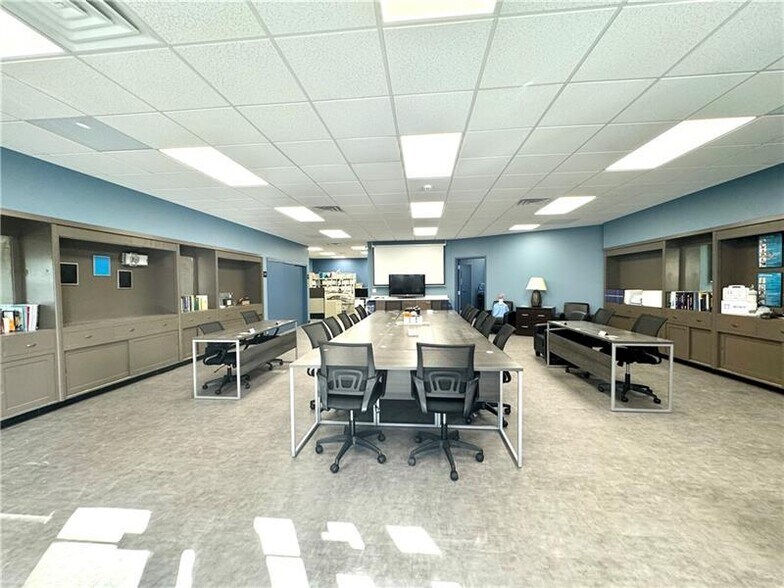 More Photos Of 107 E North St, New Castle Storefront For Sale