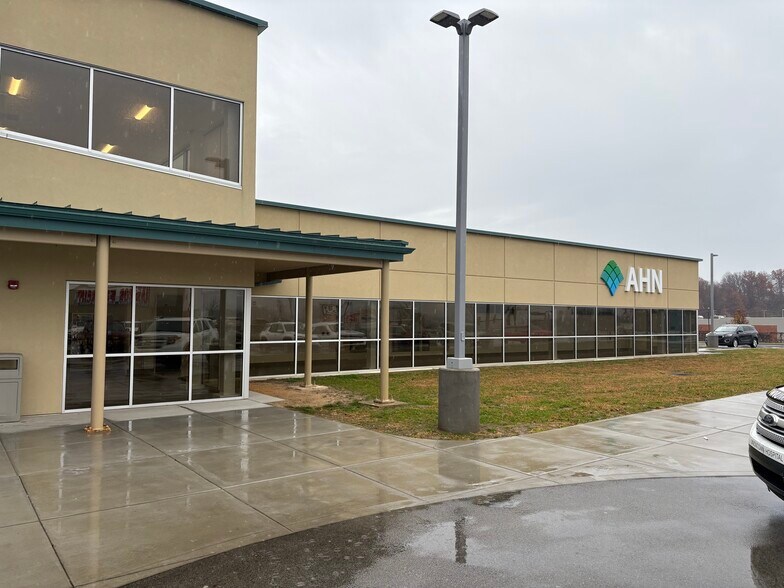 More Photos Of 80 Matthew Dr, Uniontown Medical For Lease