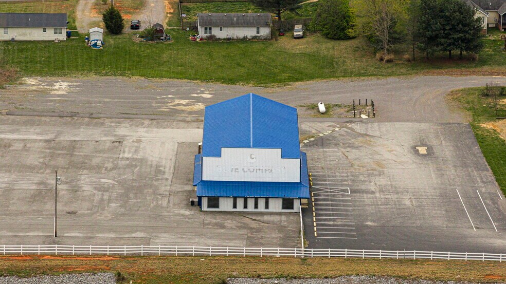 More Photos Of 5905 Veterans Memorial Hwy, Scottsville Showroom For Sale