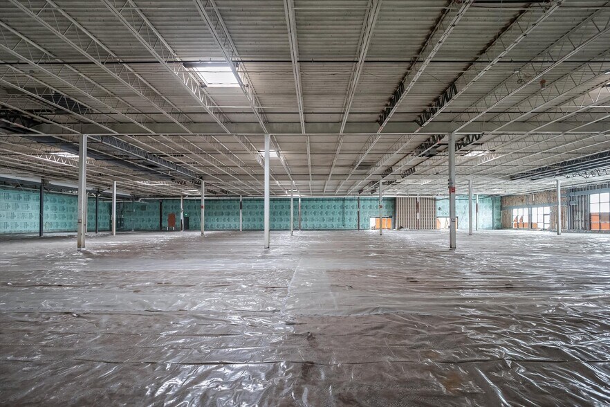 More Photos Of 32070 Gratiot Ave, Roseville Freestanding For Lease