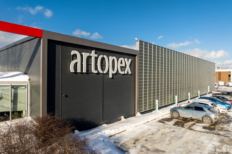 Primary Photo Of 2117-2129 Rue Berlier, Laval Manufacturing For Lease