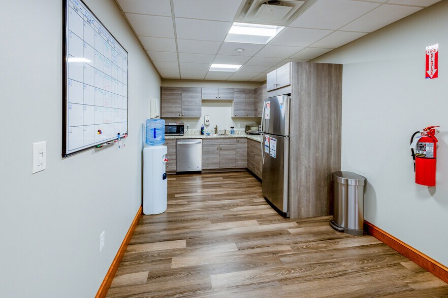 More Photos Of 28 Commercial Ct, Auburn Manufacturing For Sale