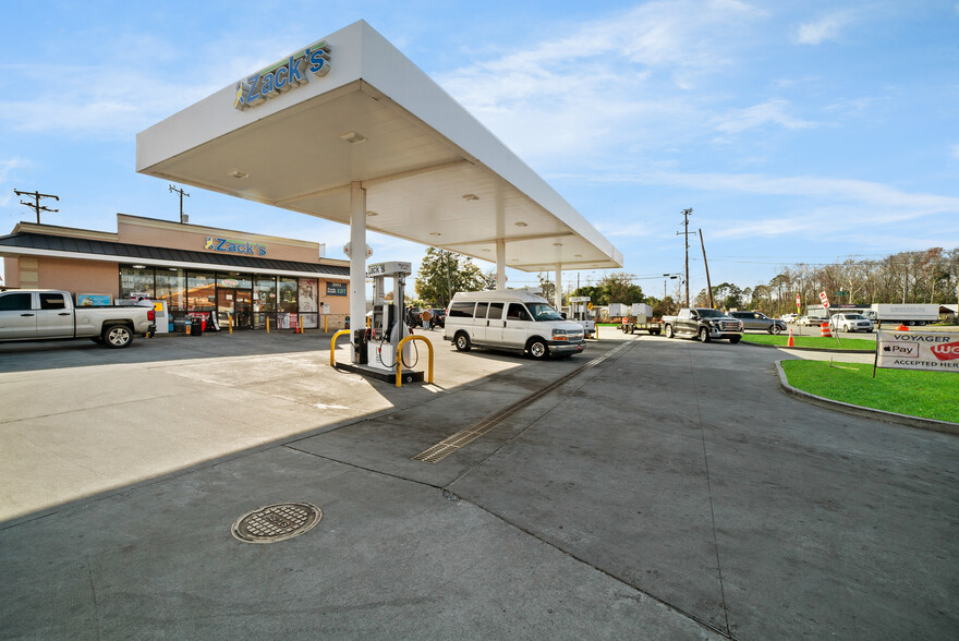 Primary Photo Of 2701 Ogeechee Rd, Savannah Convenience Store For Sale