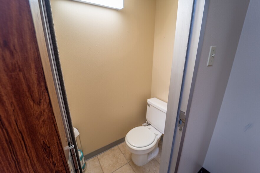 More Photos Of 115 Medical Dr, Victoria Medical For Sale