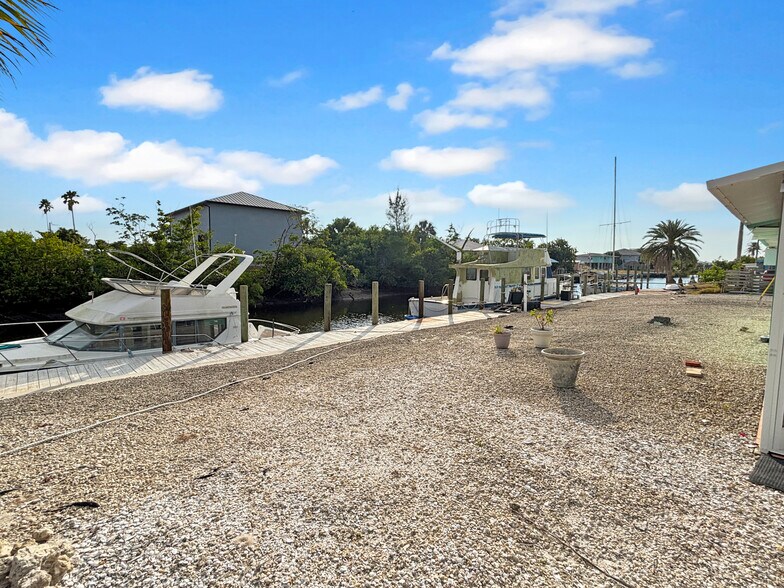 More Photos Of 3366 Stringfellow Rd, Saint James City Office For Sale