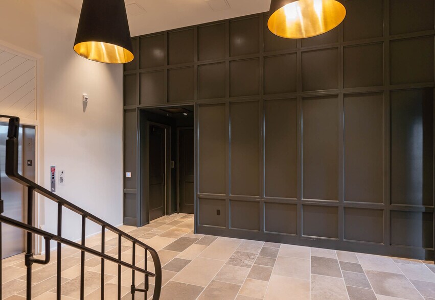 More Photos Of 2828 N Mansfield Ave, Fayetteville Unknown For Lease