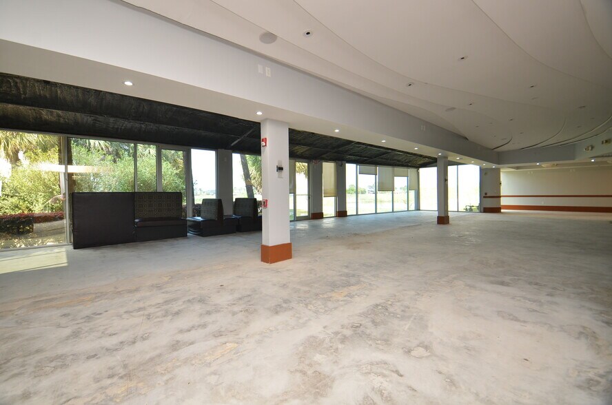 More Photos Of 7900 N Sam Houston Pky W, Houston Office For Lease