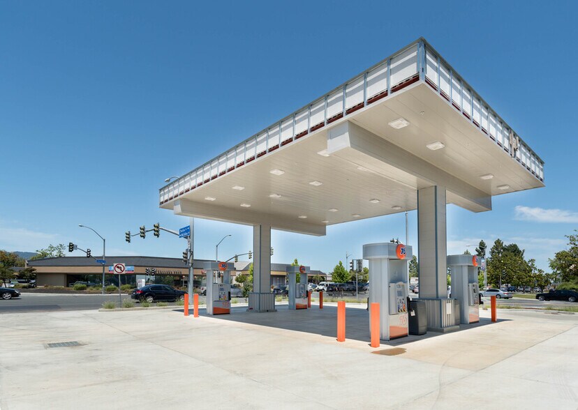 More Photos Of 10490 S De Anza Blvd, Cupertino Convenience Store For Lease