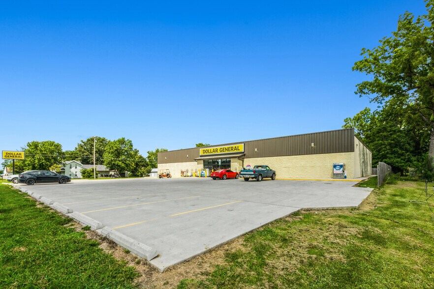 More Photos Of 124 W Jasper St, Goodland Storefront For Sale