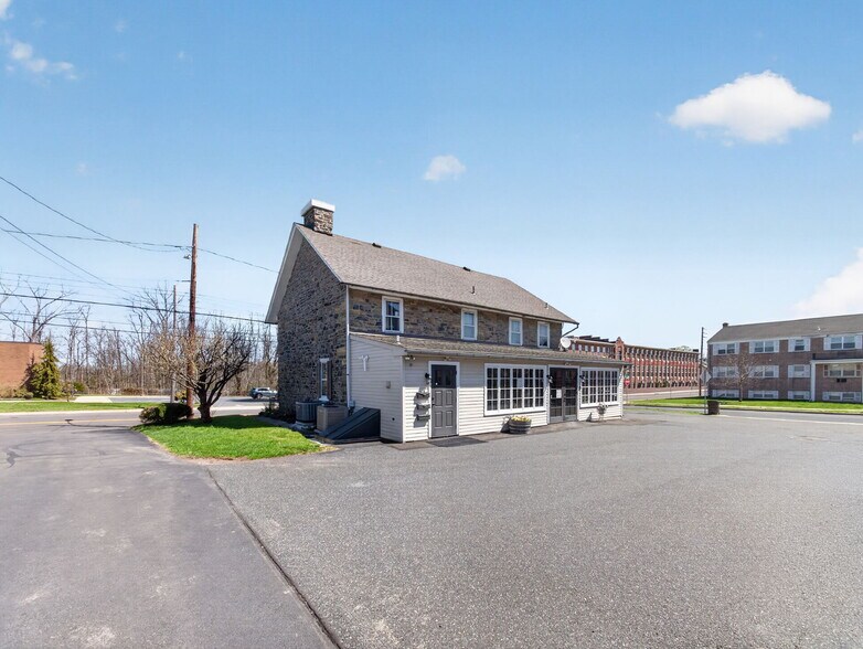 More Photos Of 1434-1436 W Broad St, Quakertown Office For Sale