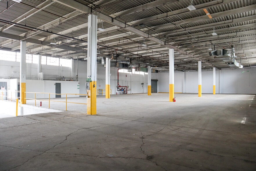 More Photos Of 61-26 Maurice Ave, Maspeth Warehouse For Lease