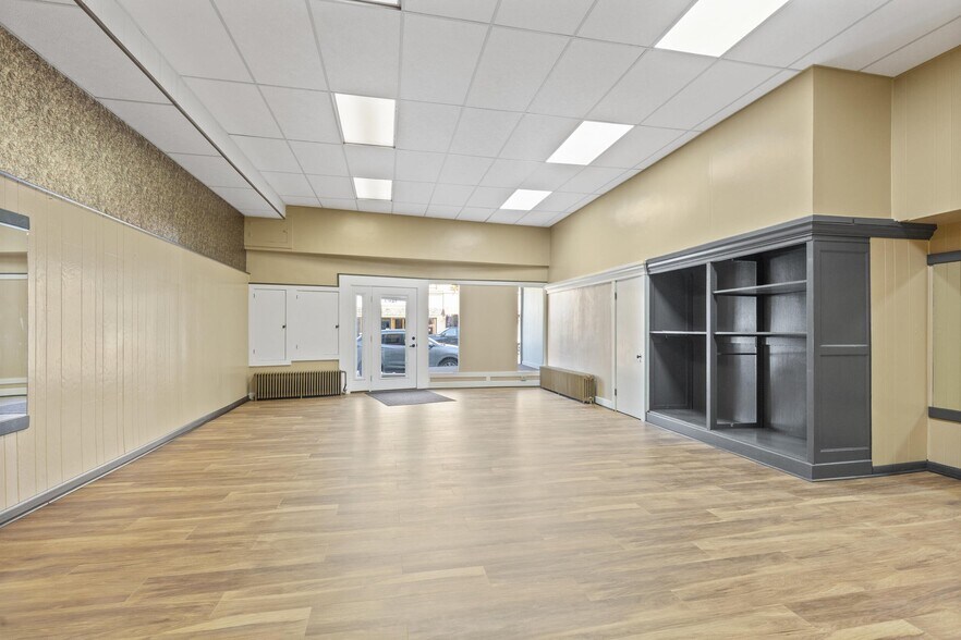 More Photos Of 315 E Main St, Waupun General Retail For Sale