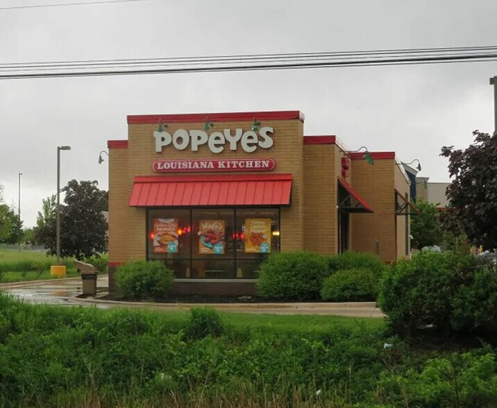 Primary Photo Of 4015 Lowes Blvd, Waterloo Restaurant For Sale