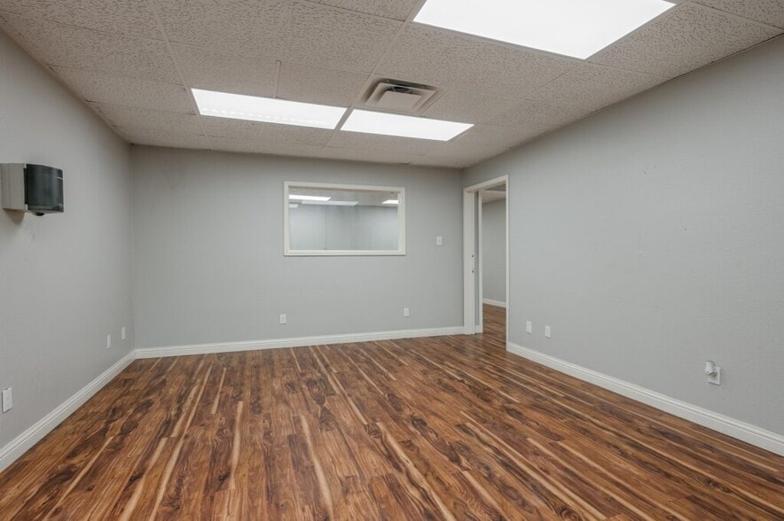 More Photos Of 5131 Sharp St, Dallas Warehouse For Sale