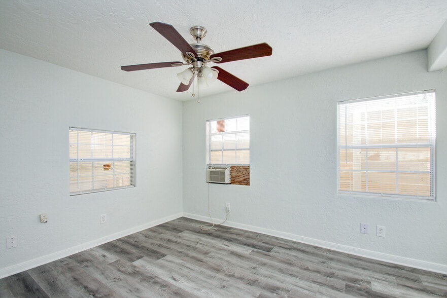 More Photos Of 2620 Delafield St, Houston Apartments For Sale