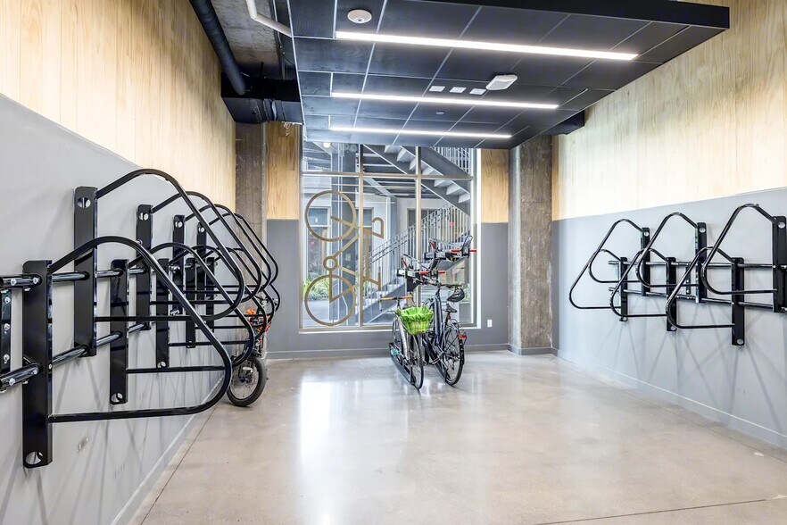 More Photos Of 3232 E Cesar Chavez St, Austin Unknown For Lease