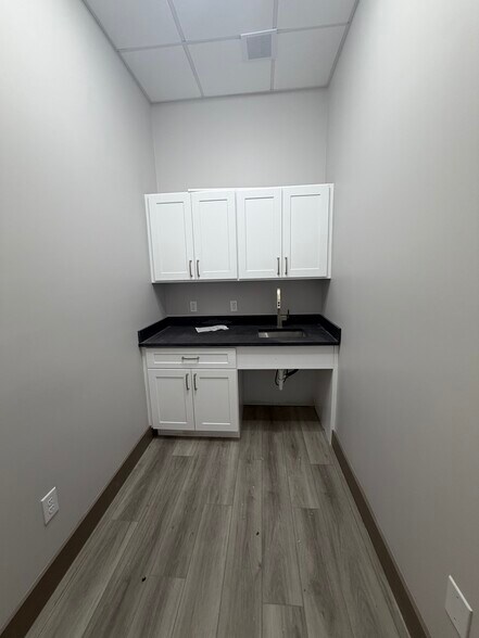 More Photos Of 1849 Forest Park Ln, Pearland Medical For Sale