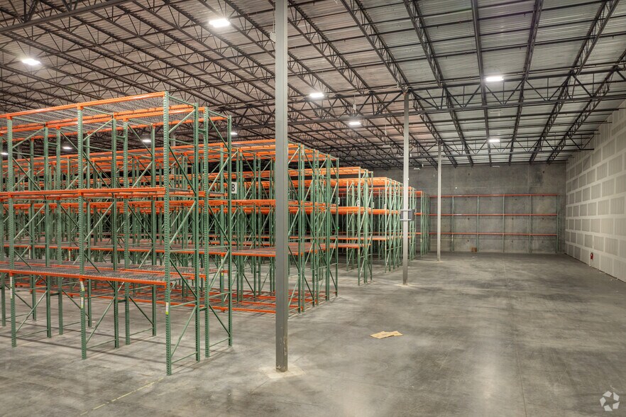 More Photos Of 1203 Thompson Park Dr, Baytown Distribution For Lease