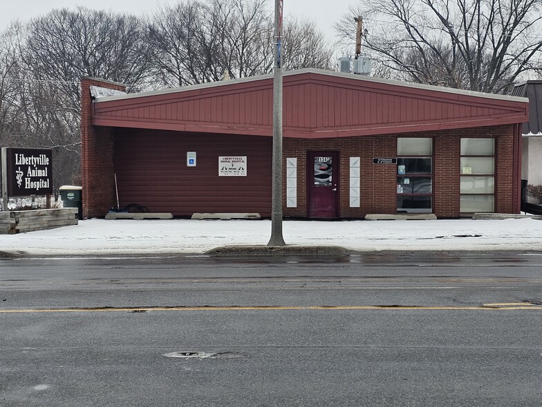 Primary Photo Of 134 S Milwaukee Ave, Libertyville Loft Creative Space For Sale