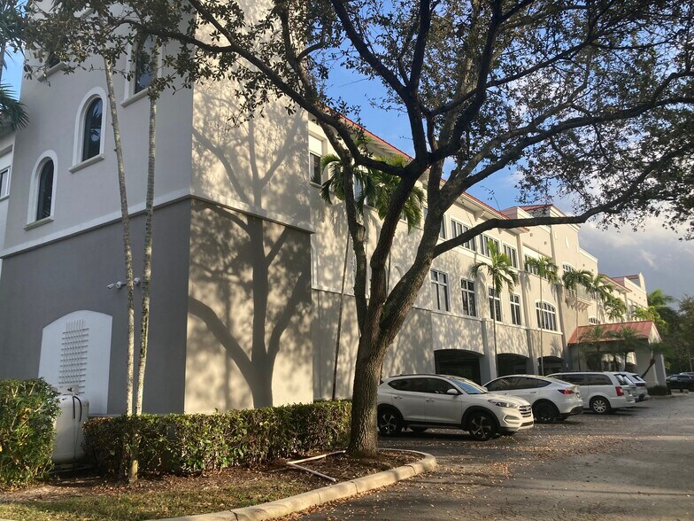 More Photos Of 9291 W Glades Rd, Boca Raton Medical For Lease