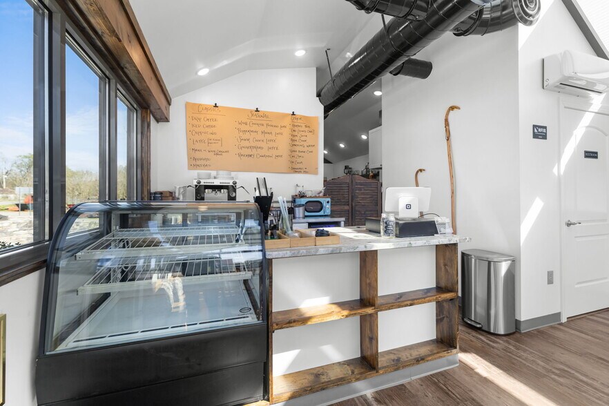 More Photos Of 106 Northside Sq, Petersburg Restaurant For Sale