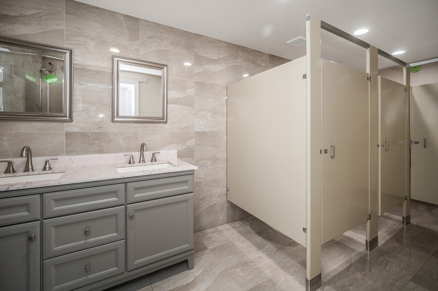 More Photos Of 1502 Featherstone Rd, Woodbridge Medical For Sale