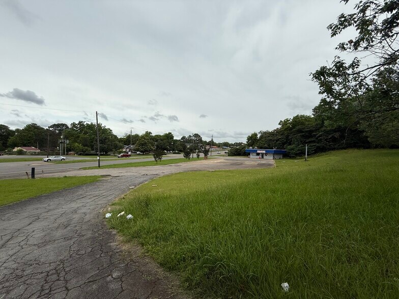 More Photos Of 1324 Bessemer Rd, Birmingham Convenience Store For Sale