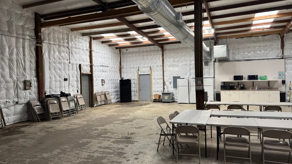 More Photos Of 10101 Bay Area Blvd, Pasadena Manufacturing For Lease