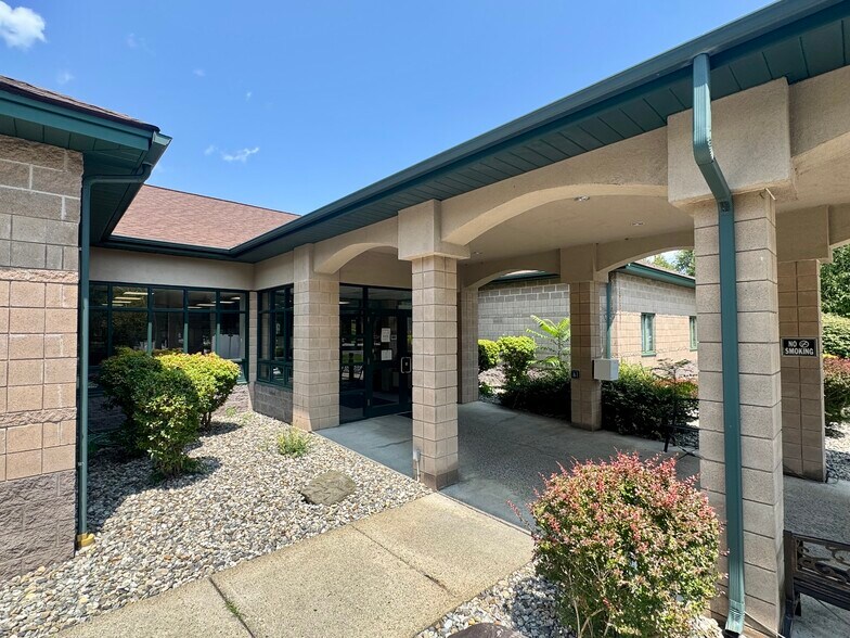 More Photos Of 11 Crum Elbow Rd, Hyde Park Skilled Nursing Facility For Lease