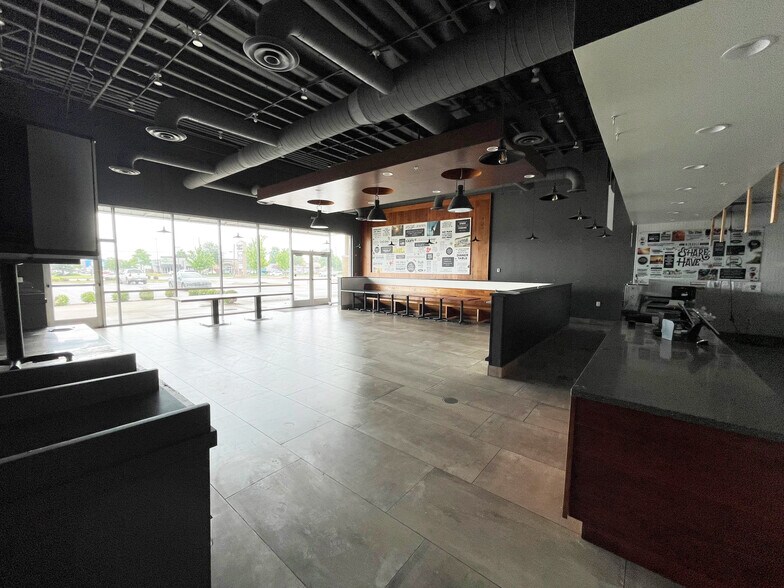 More Photos Of 2998 Highway 412 E, Siloam Springs General Retail For Lease