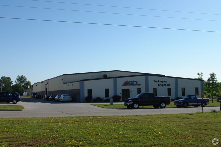 More Photos Of 1260 Parkview Rd, Green Bay Manufacturing For Lease