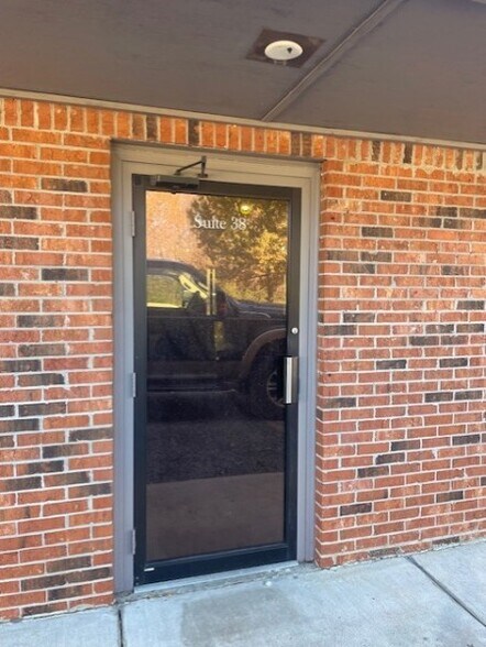 More Photos Of 2112 Hollywood Dr, Jackson Office For Sale