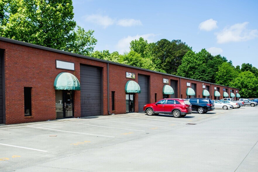 More Photos Of 390 W Pike St, Lawrenceville Warehouse For Lease