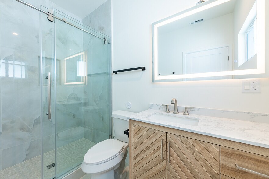 More Photos Of 8004 Shirley Ave, Reseda Multifamily For Sale