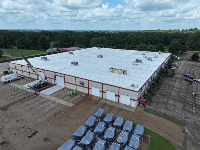 More Photos Of 190 NW Industrial Pky, Jackson Manufacturing For Sale