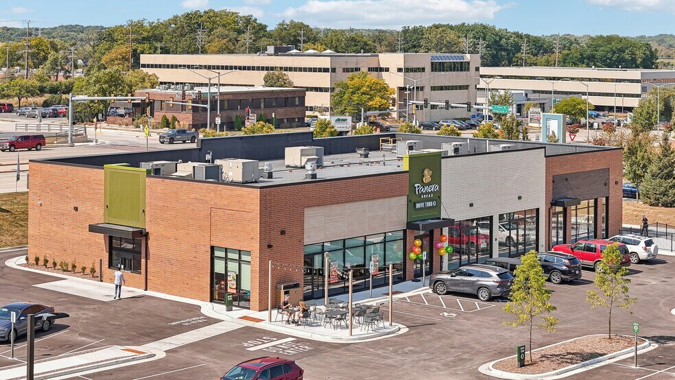 Primary Photo Of 850-864 N Mayfair Rd, Wauwatosa Storefront For Lease