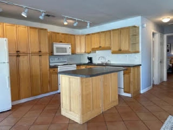 More Photos Of 629 Bay Esplanade, Clearwater Beach Specialty For Sale