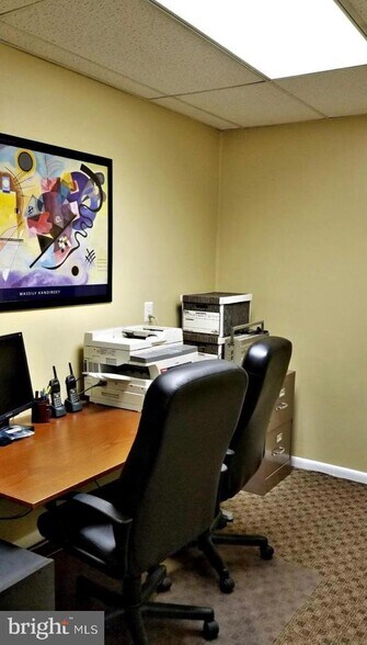 More Photos Of 12512 Lakeridge Dr, Woodbridge Medical For Sale