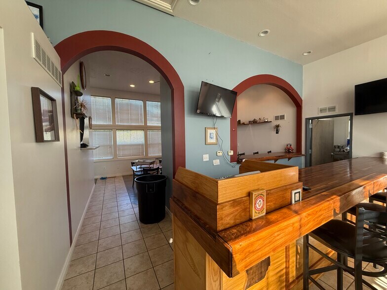 More Photos Of 33518 W Jefferson Ave, Rockwood Restaurant For Sale