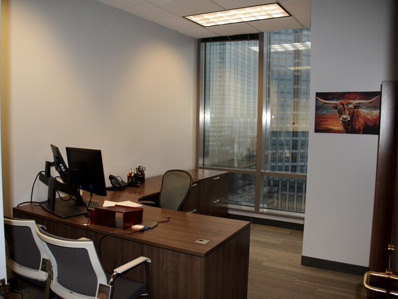 More Photos Of 100 N Tampa St, Tampa Office For Lease